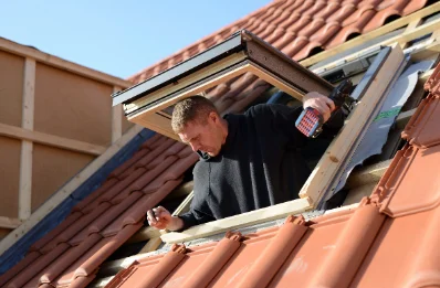 Pose de fenêtres de toit Velux à Paziols